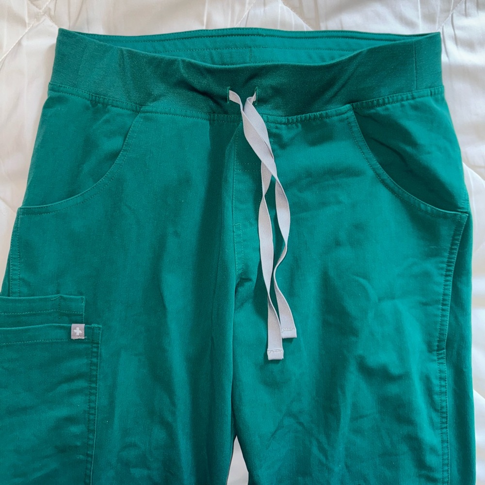 Women’s FIGS Kade- Cargo Scrub Pants